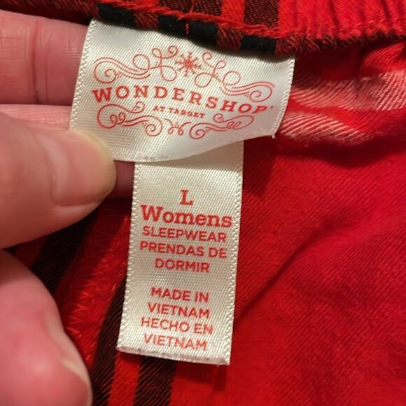 Wondershop Brand Women's Large Red Christmas Plaid Pajama Set pants and top - Picture 5 of 6